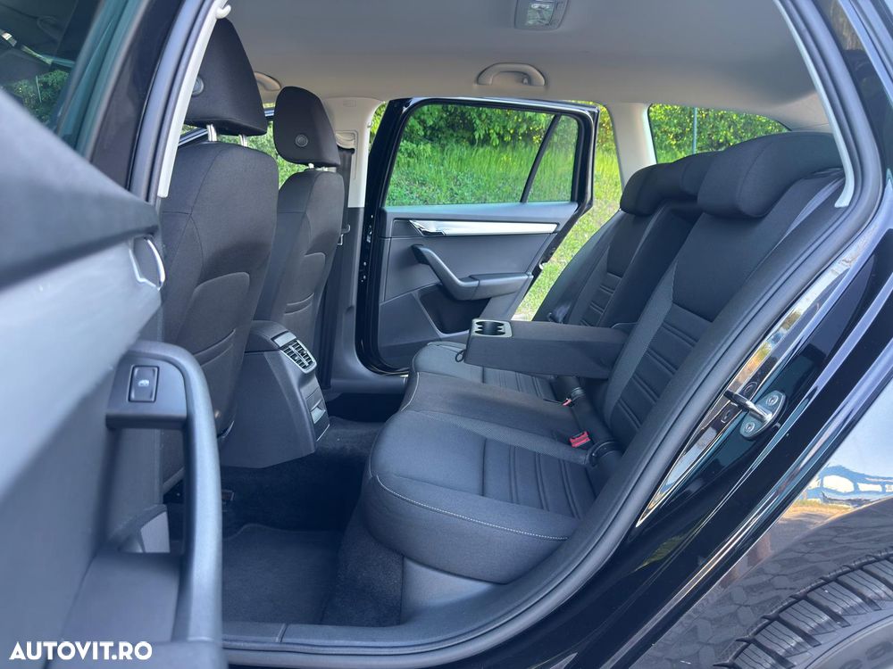 Skoda Octavia 1.6 TDI DSG Style - 32