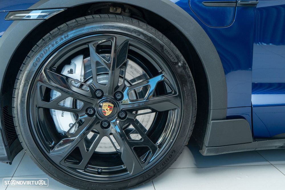 Porsche Taycan Cross Turismo Turbo - 39