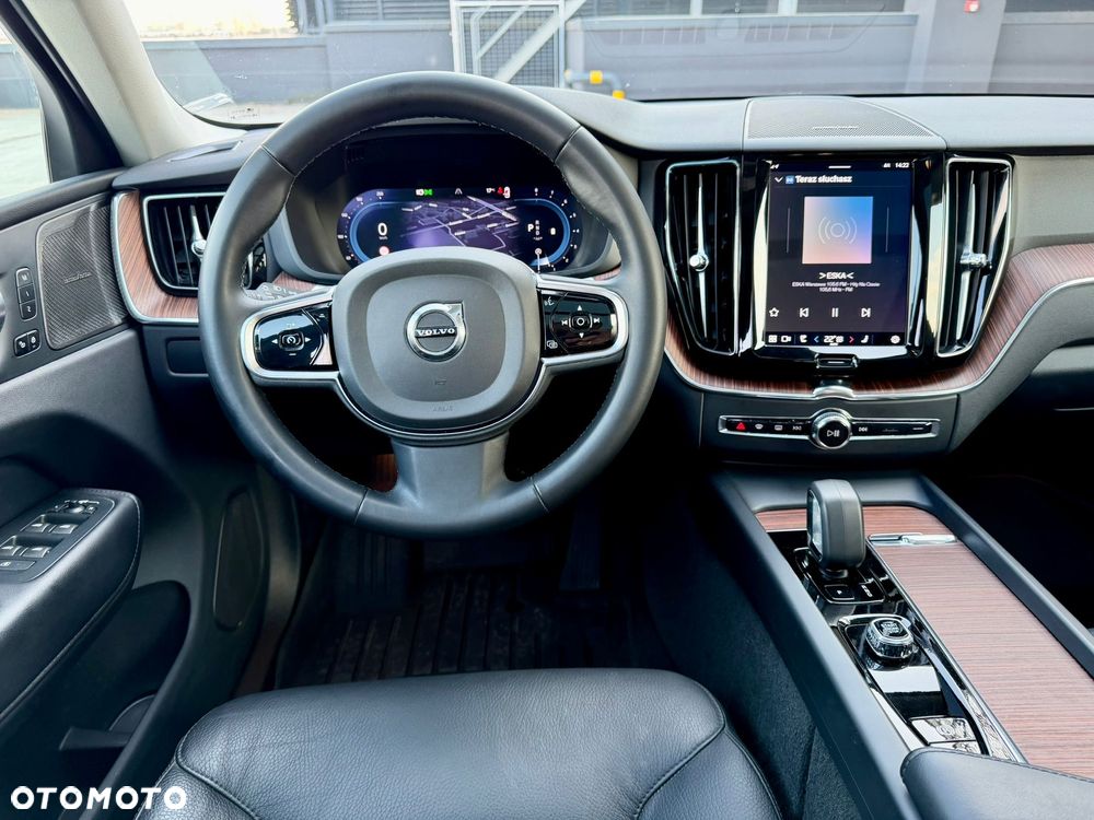 Volvo XC 60 B5 B AWD Plus Dark - 20