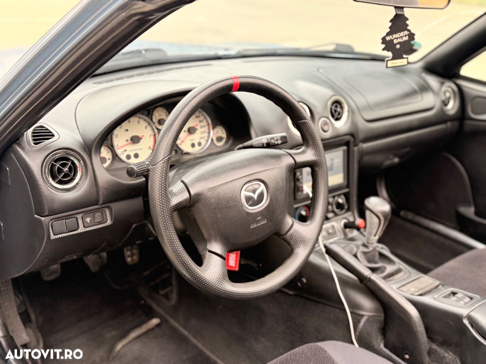 Mazda MX-5 1.6i - 10