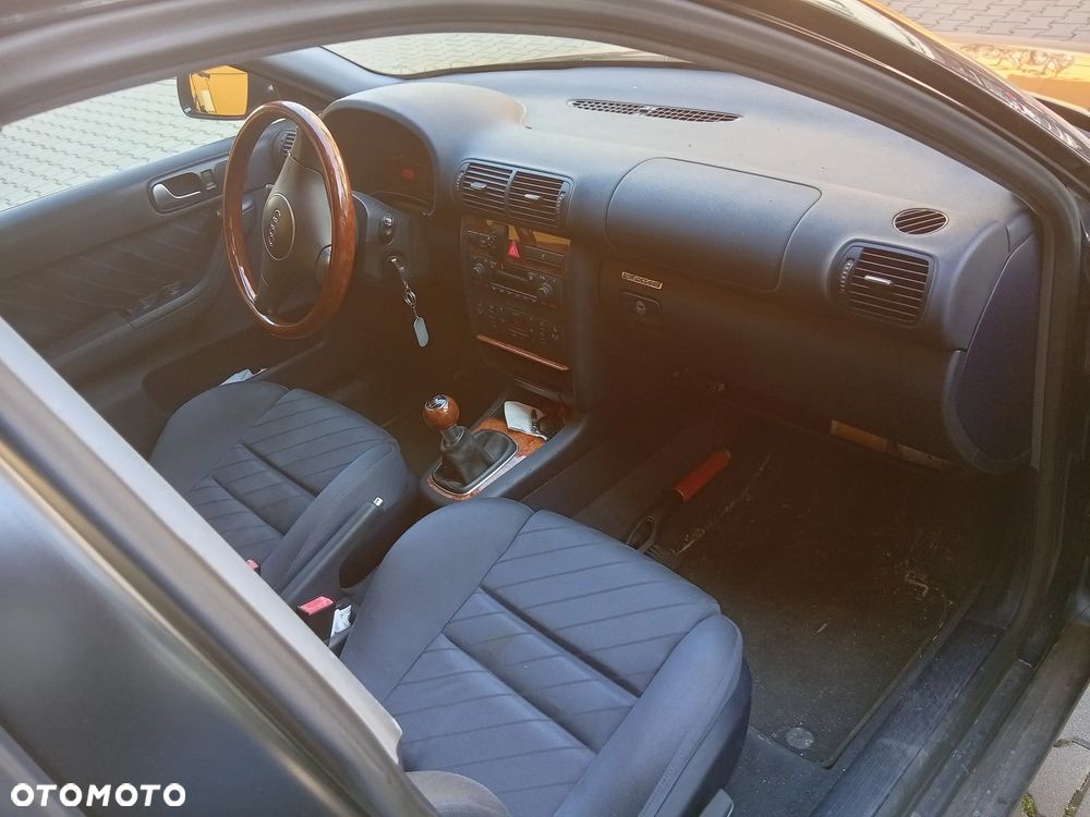 Audi A3 Sportback 1.8T Quattro Ambiente - 6