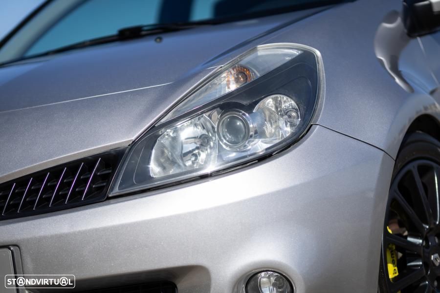 Renault Clio 2.0 16V Sport - 11