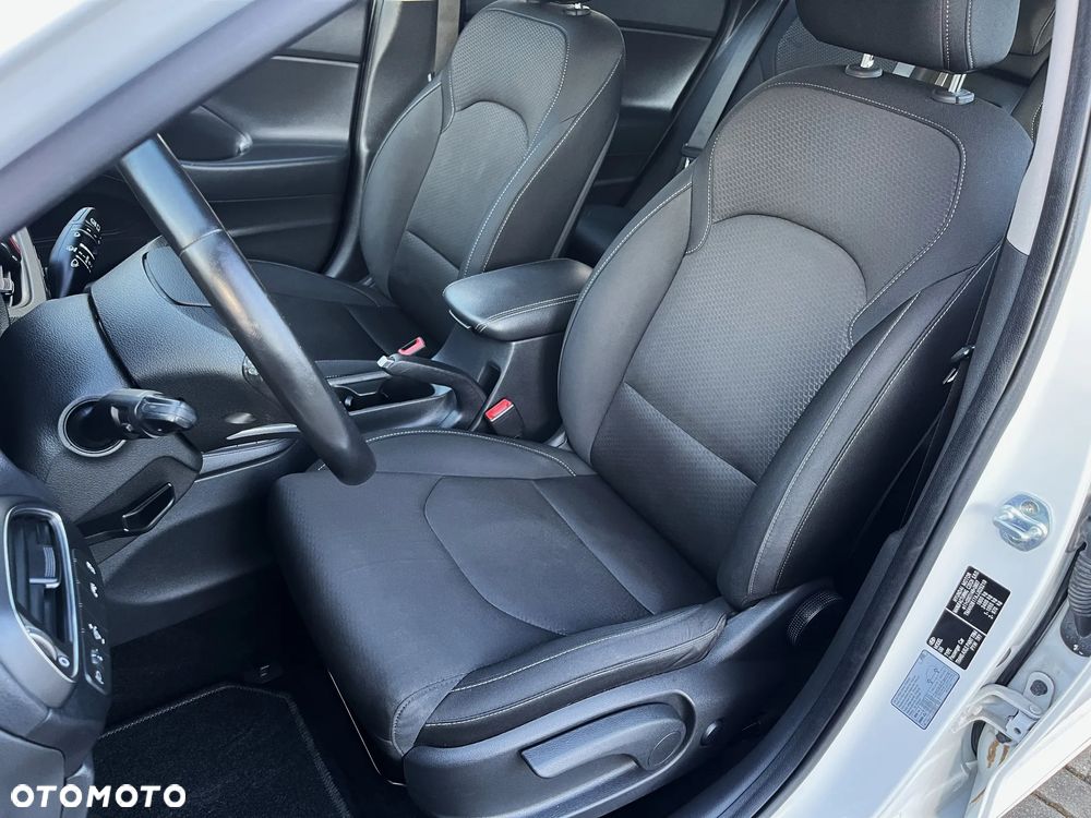 Hyundai i30 blue Kombi 1.6 CRDi Passion - 11