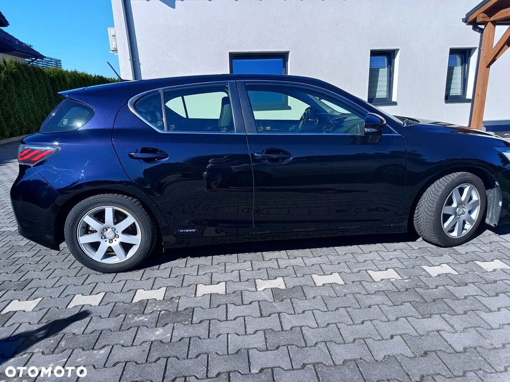 Lexus CT - 12