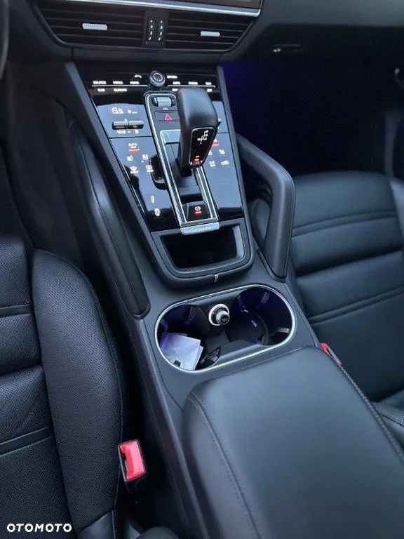 Porsche Cayenne Coupe Platinum Edition - 12