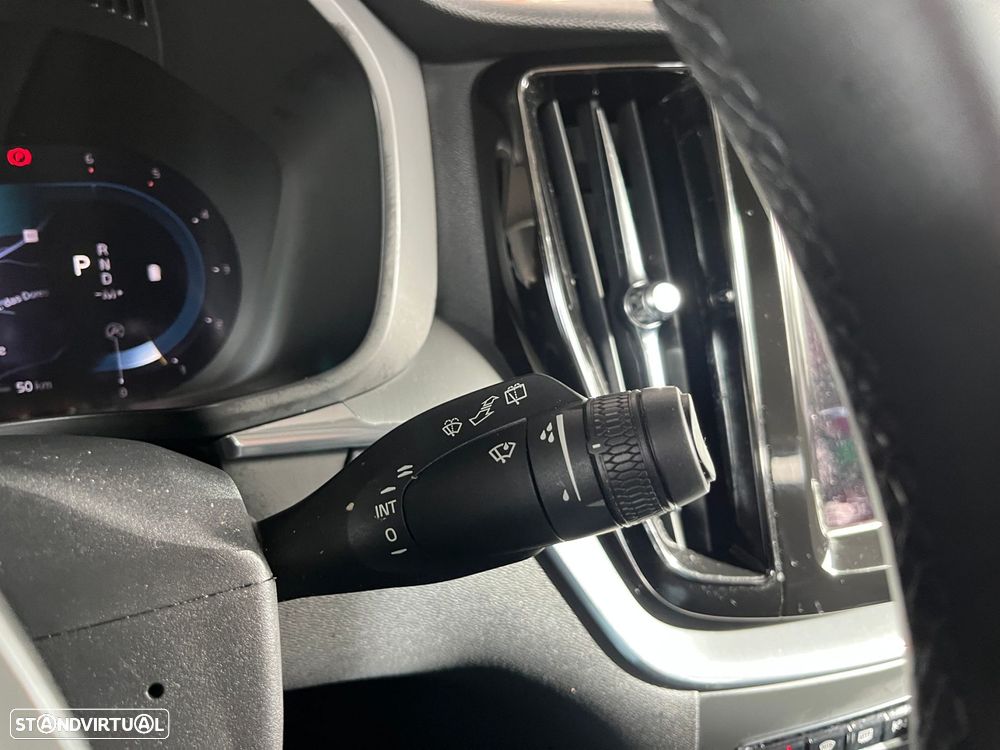 Volvo XC 60 2.0 B4 R-Design Geartronic - 26