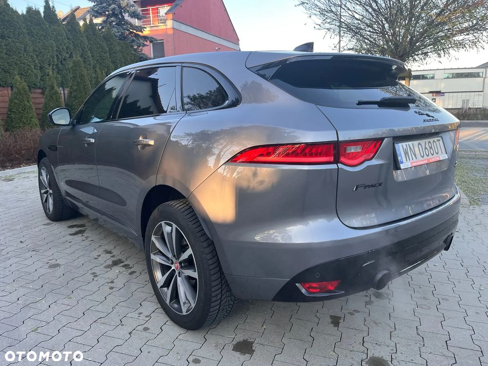 Jaguar F-Pace P250 AWD - 12