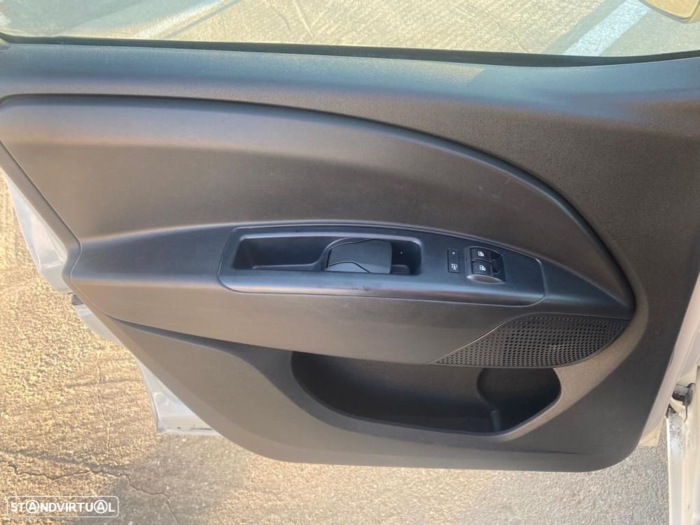 Opel Combo 1.6 CDTi - 38