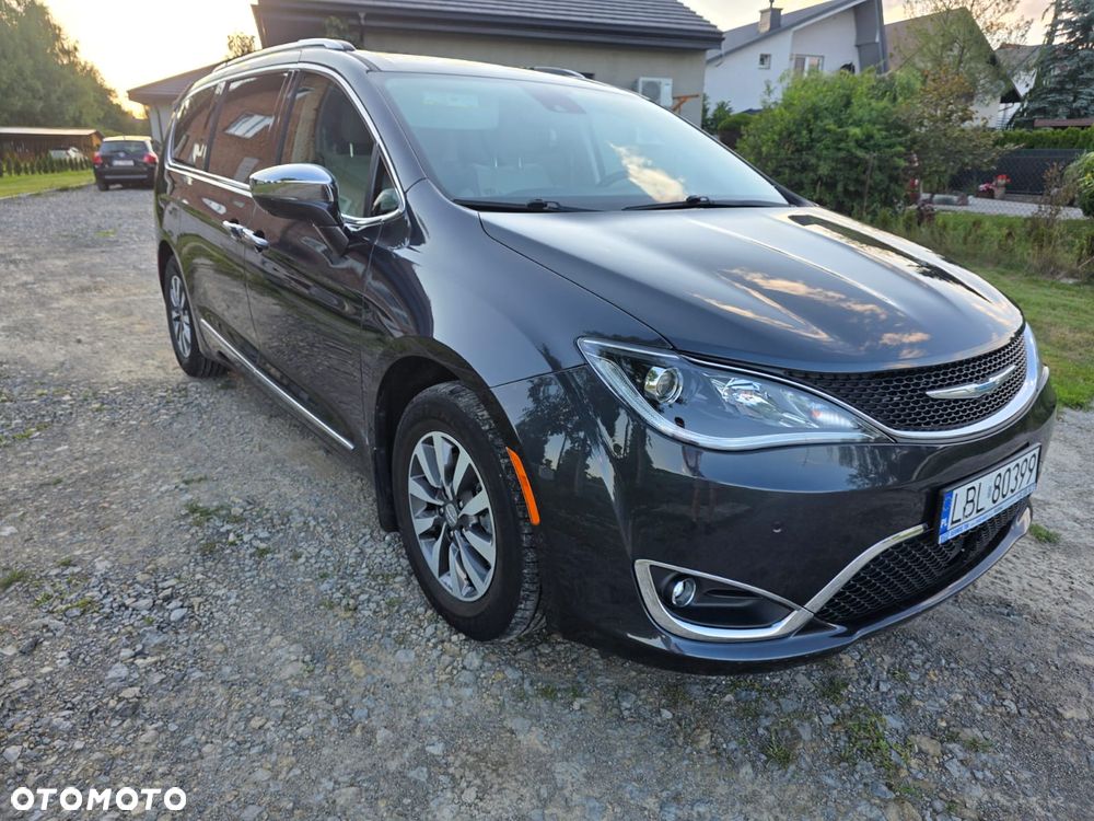 Chrysler Pacifica - 11