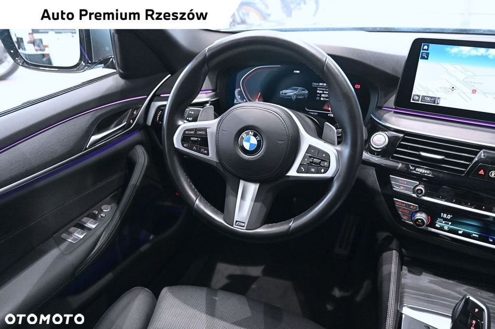 BMW Seria 5 530d xDrive mHEV - 13
