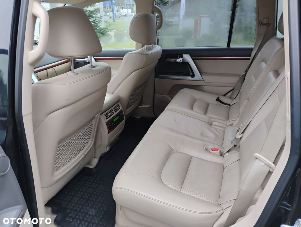 Toyota Land Cruiser - 17