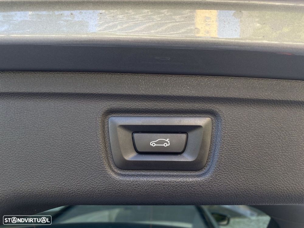 BMW 330 e Pack Desportivo M Pro Auto - 21