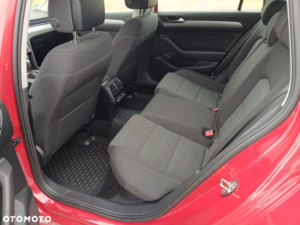 Volkswagen Passat - 11