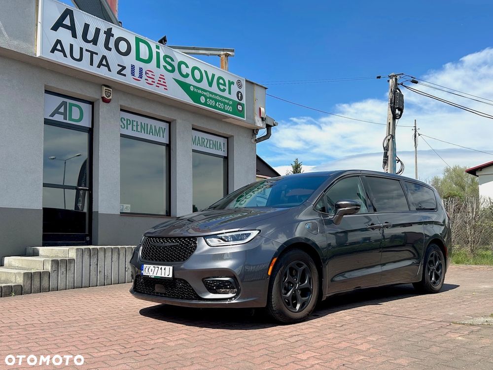 Chrysler Pacifica - 1