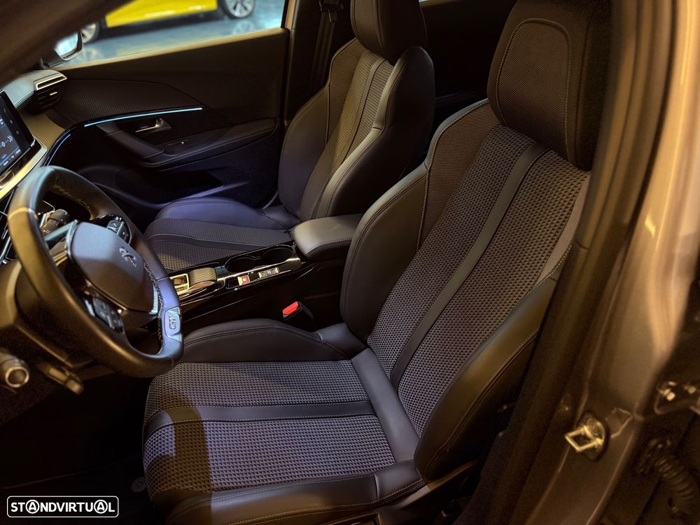 Peugeot e-2008 50 kWh GT Pack - 23