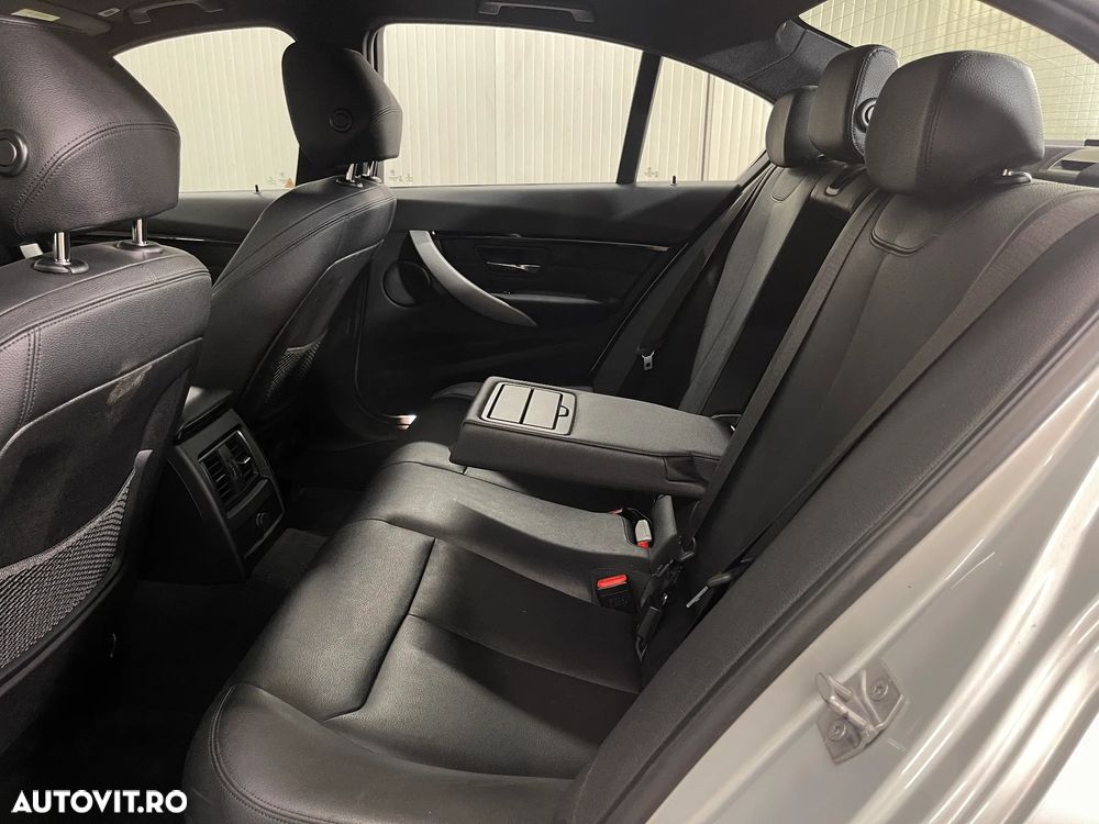 BMW Seria 3 330e iPerformance M Sport - 13