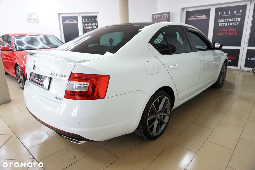 Skoda Octavia 2.0 TDI DSG RS - 10
