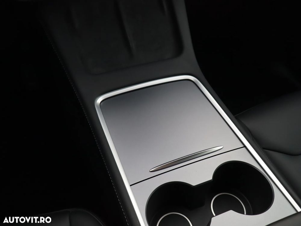Tesla Model Y Long Range RWD Premium - 17