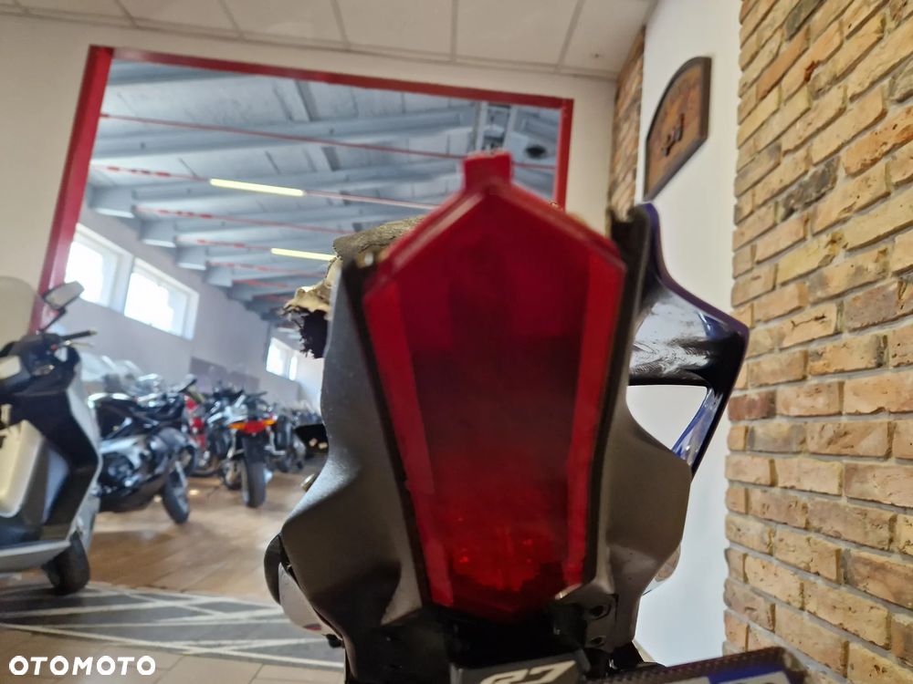 Yamaha R7 - 11