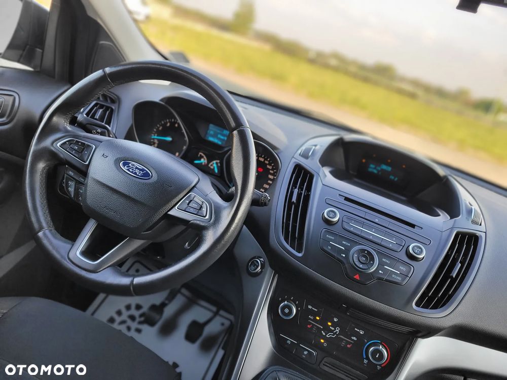 Ford Kuga - 24