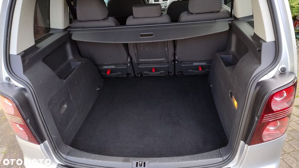 Volkswagen Touran - 14