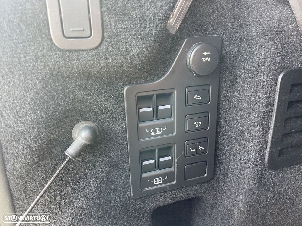 Land Rover Discovery 2.0 SD4 HSE Luxury Auto - 25