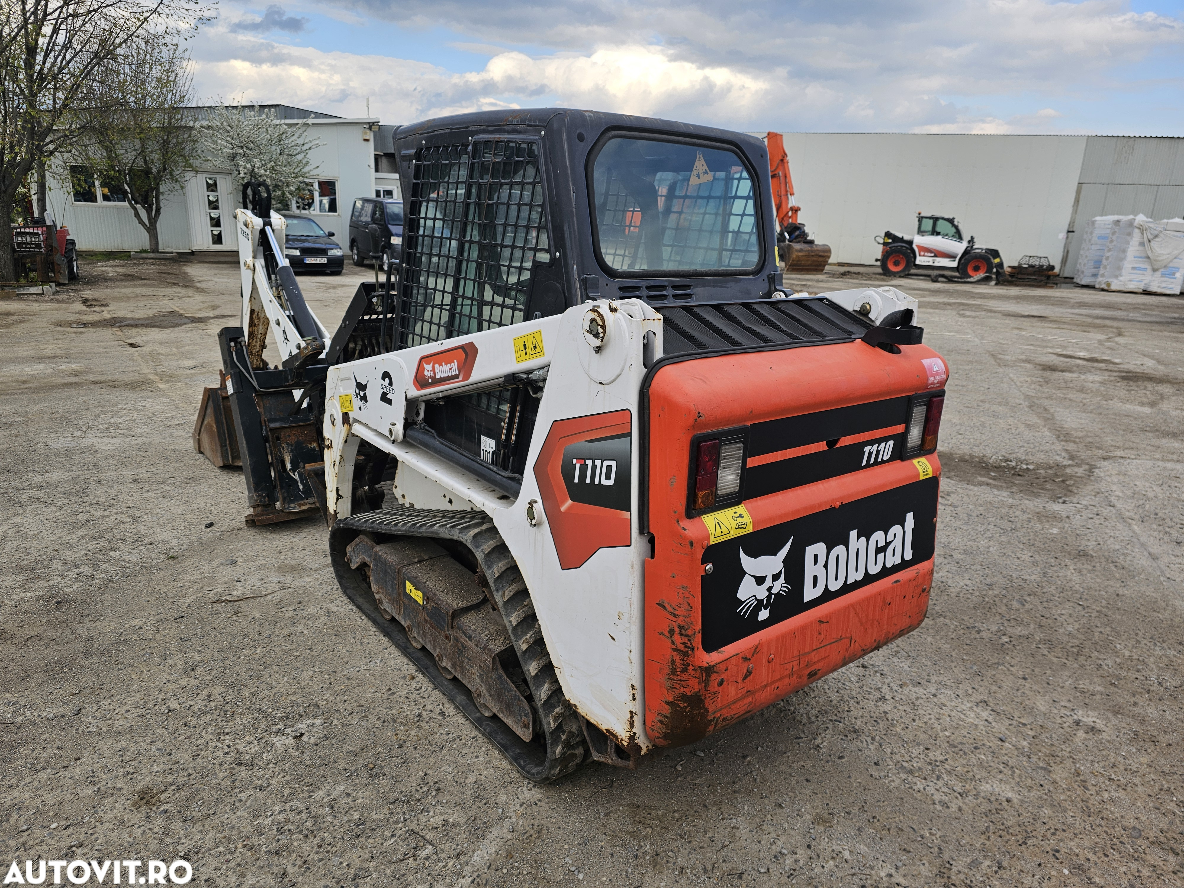 Bobcat T110 miniincarcator pe senile cu brat excavator bobcat miniexcavator  incarcator frontal - 7