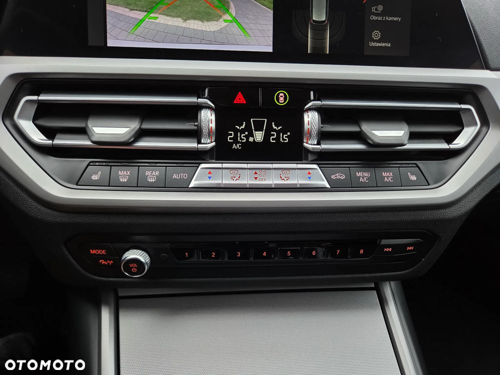 BMW Seria 3 330i Touring xDrive Sport Line - 28