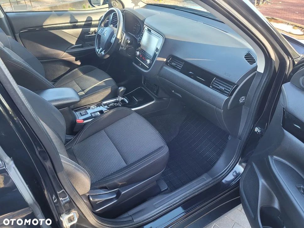 Mitsubishi Outlander 2.0 Intense + Navi 4WD CVT - 8