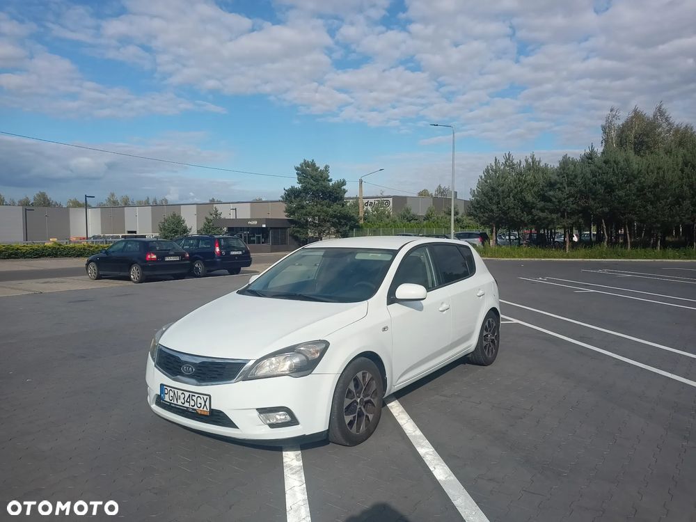 Kia Ceed - 1