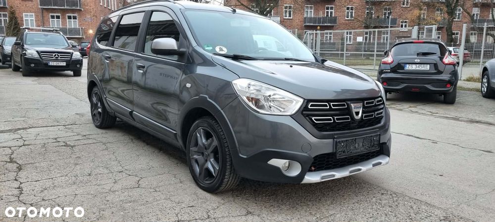 Dacia Lodgy SCe 100 Stepway - 2
