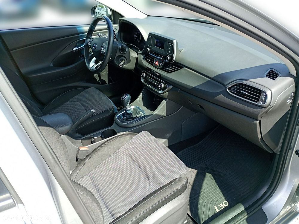 Hyundai i30 1.5 DPI Classic + - 27