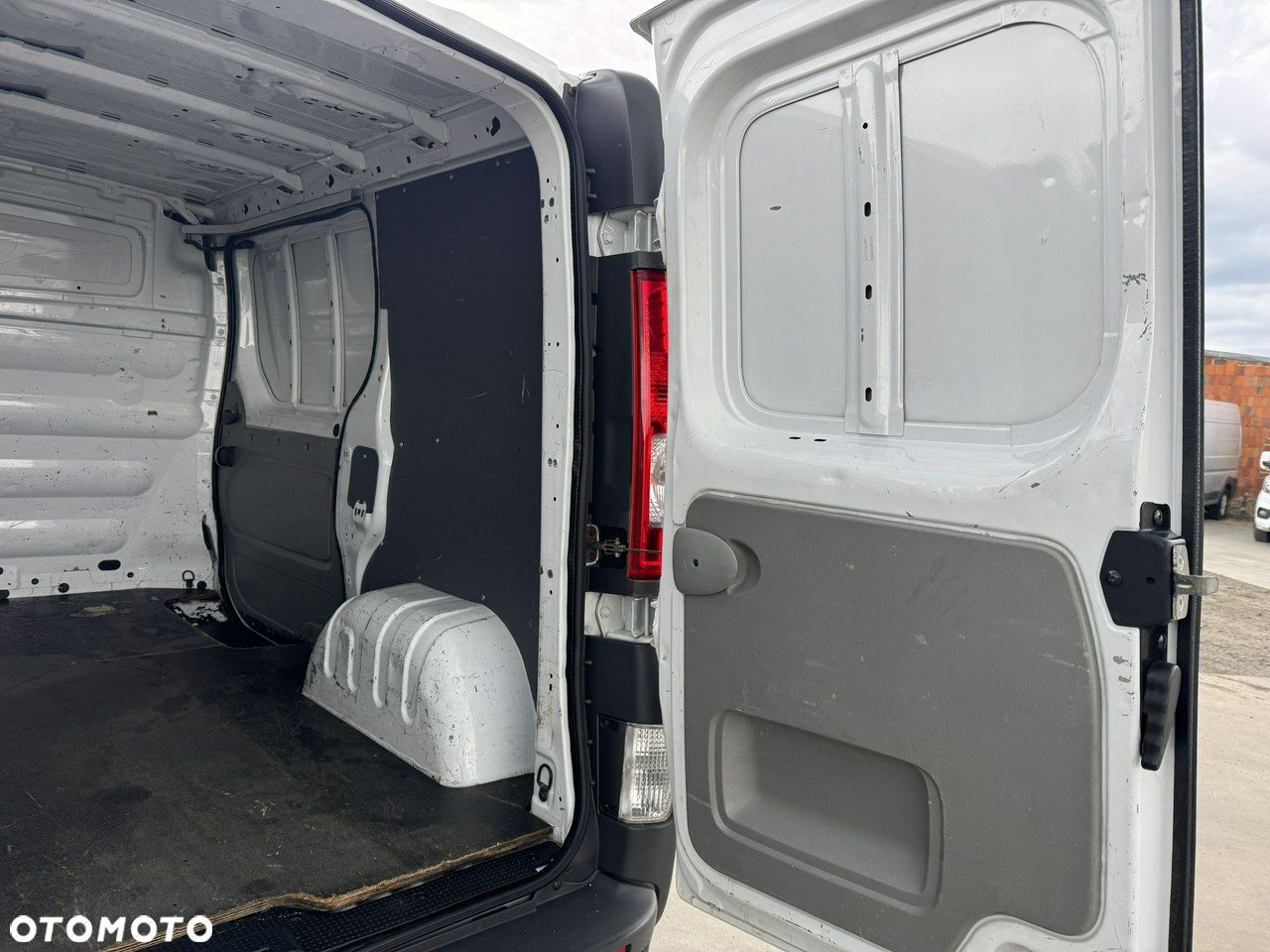 Opel Vivaro - 18