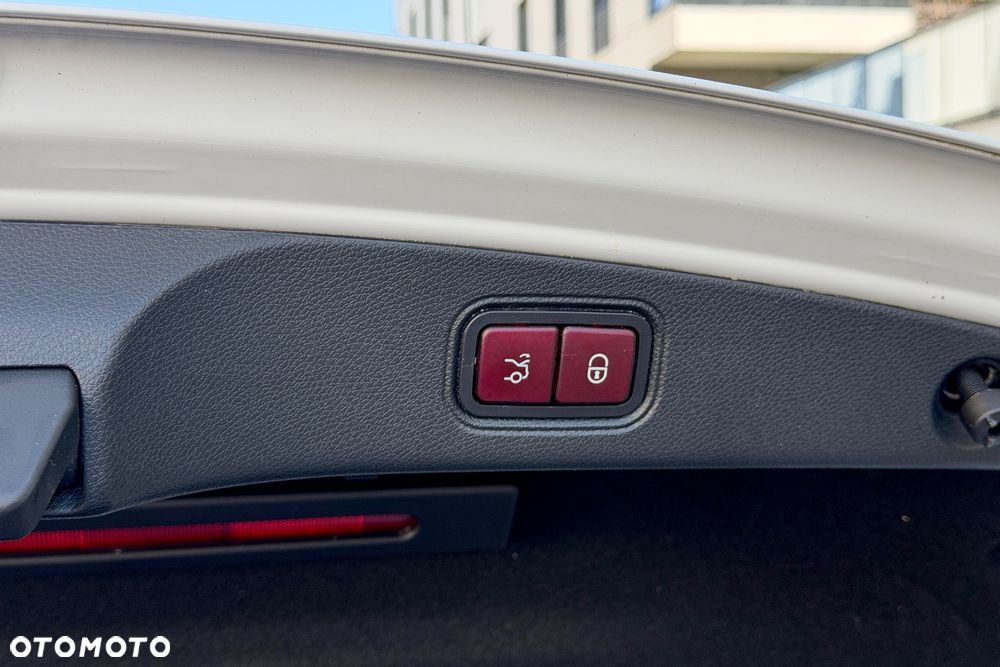 Mercedes-Benz Klasa E AMG 53 4-Matic+ 9G-TRONIC - 37