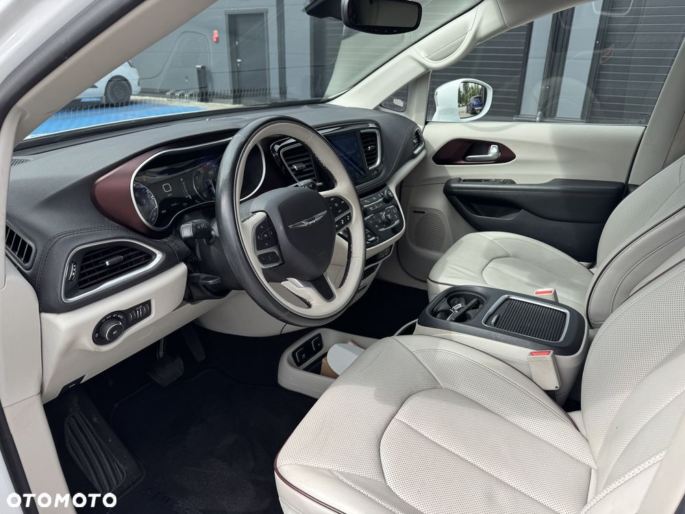 Chrysler Pacifica - 13