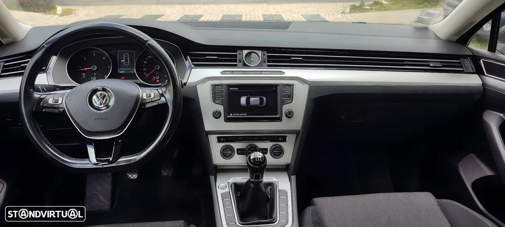 VW Passat 1.6 TDI Highline - 7