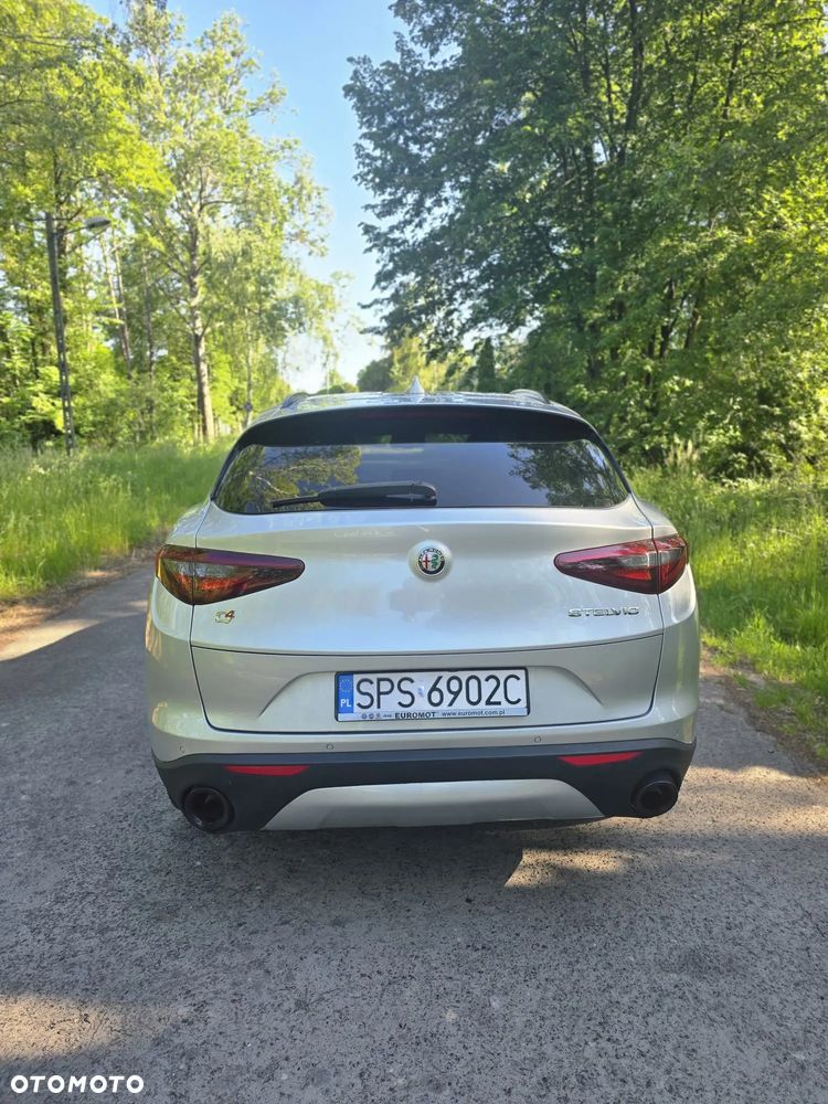 Alfa Romeo Stelvio 2.0 Turbo 16V AT8-Q4 Veloce Ti - 2