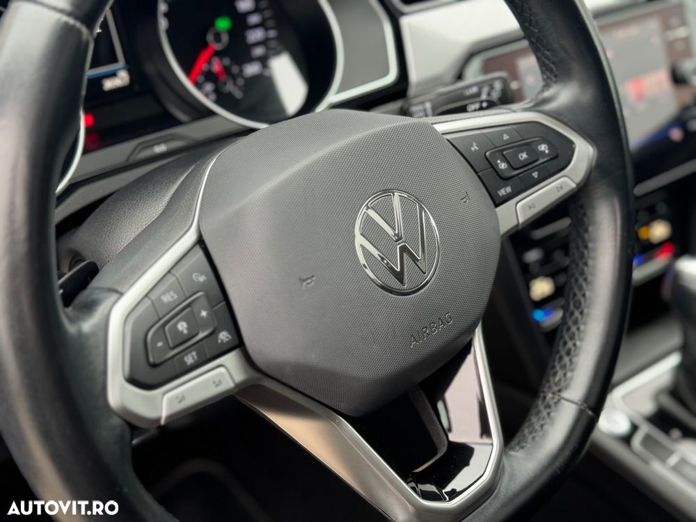 Volkswagen Passat 2.0 TDI SCR DSG Conceptline - 13