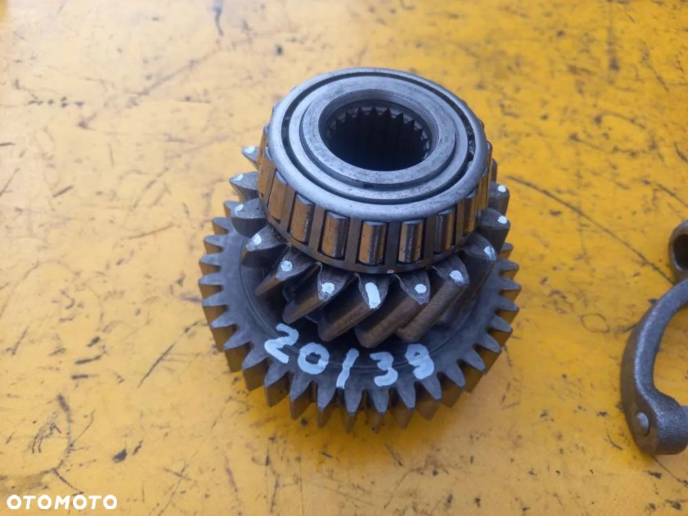 Elementy tylnego WOM 540/1000 New Holland 6640 - 8