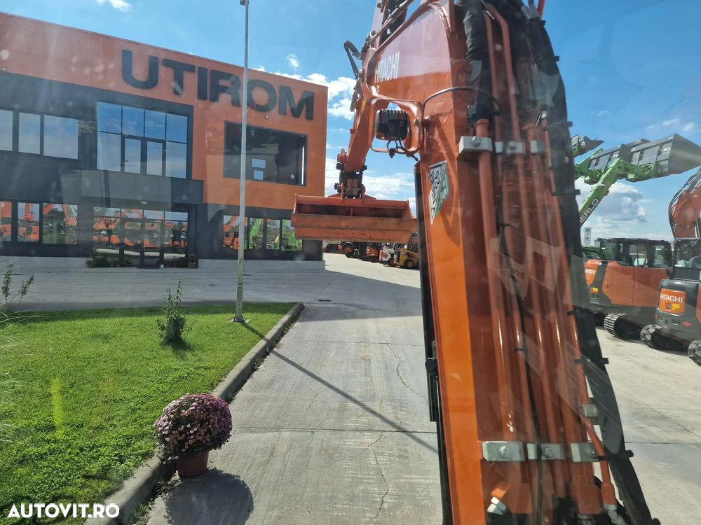 Hitachi ZX65-6, 2023, 1.208h, Masa operationoala 6,5t, lamaAd sapare 5m, CUPLA RAPIDA HIDRAULICA +3 CUPE NOI, senile cauciuc PAD 90% ok, Inst picon, Aer conditionat, Sistem antifurt, Ridica 3t, posibilitate leasing 4 ani, STARE CA NOU-PROMOTIE 55.900 EUR+Tva - 35