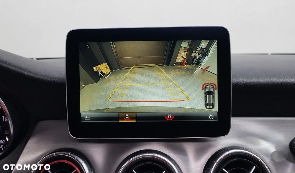 Mercedes-Benz CLA 250 4-Matic AMG Line - 10