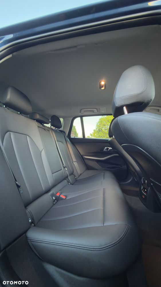 BMW Seria 3 318i - 27