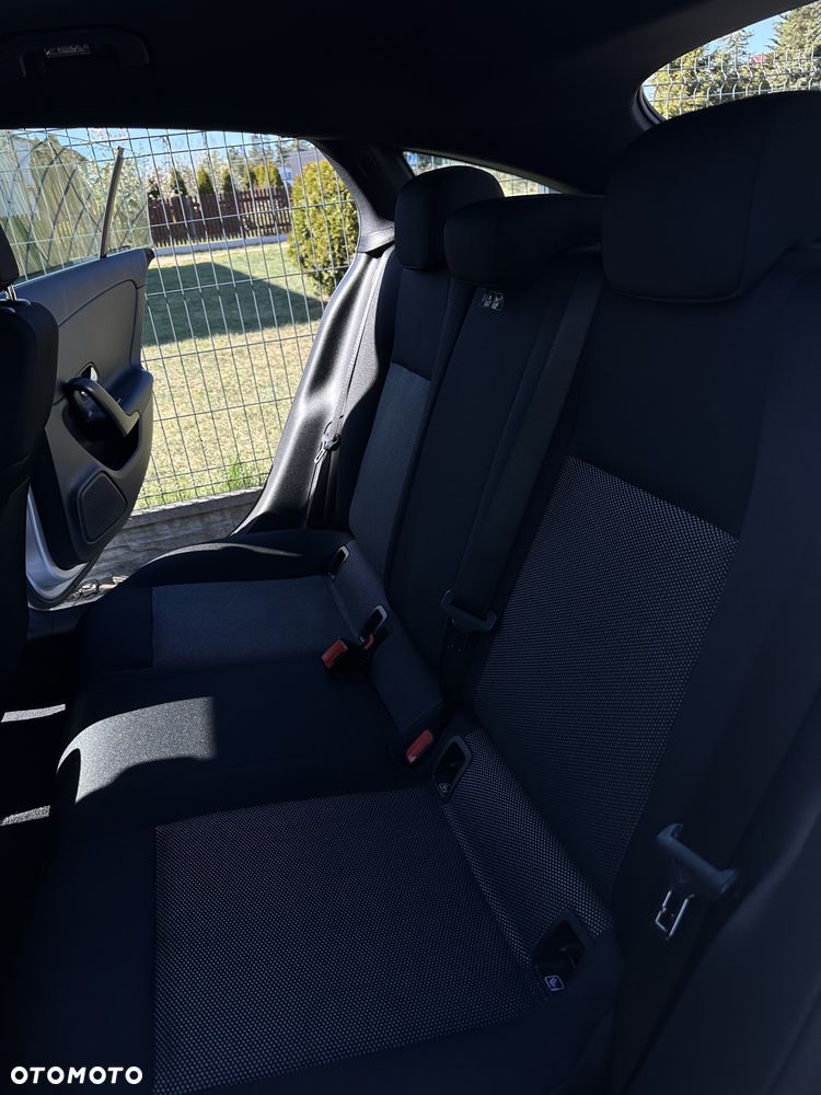 Mercedes-Benz CLA 180 d - 16