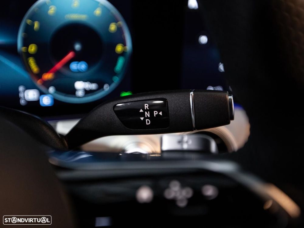 Mercedes-Benz E 300 de 4Matic 9G-TRONIC AMG Line - 24