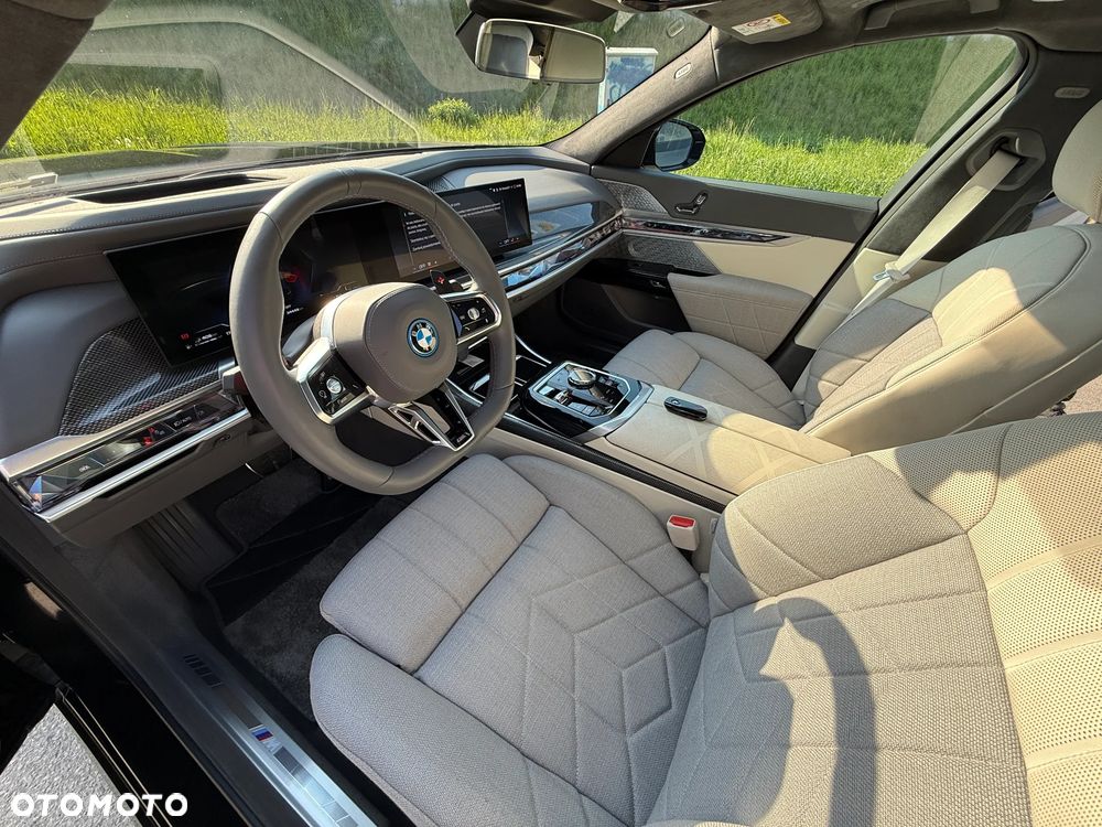 BMW Seria 7 M760e PHEV xDrive sport - 23