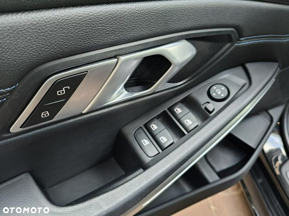 BMW Seria 3 320i M Sport - 22