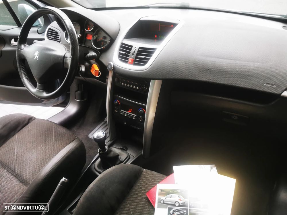 Peugeot 207 1.4 16V Sport - 12