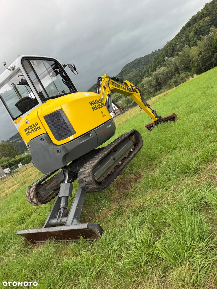 Wacker Neuson EZ38 koparka Gąsienicowa 4 tony. 2018 rok. Maszyna jak nowa 1600mtg.  Aktualna DEKRA BMWT 2026r. dodatkowa linia Hydrauliczna. Zamki na tłokach. Szybko-złącze Hydrauliczne. zmiana łyżek bez wychodzenia z Kabiny! Ani deka luzów wycieków. Okazja! 2 łyżki Oryginalne skandynawskiego typu. Yanmar silnik. Maszyna z Norwegii z Gospodarstwa Aktualna Dokumentacja! ani deka luzów i wycieków! OKAZJA Linia Hydr. Plus. Długie ramię PLUS. Oświetlenie LED. Gąski bardzo ładne. Wielka Okazja! Pełne sterowanie z dżojstików!! - 9