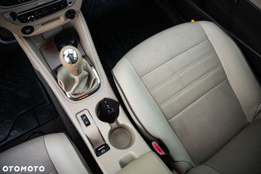 Renault Fluence 1.6 16V Privilege - 17