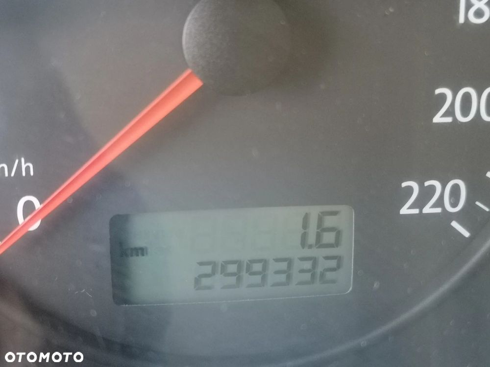 Volkswagen Caravelle - 17